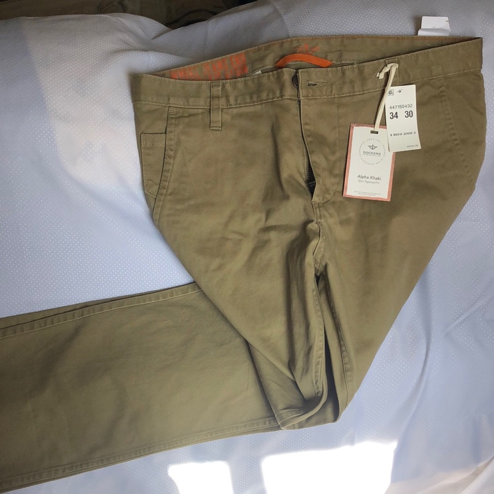 New with tags dockers khakis 34x32